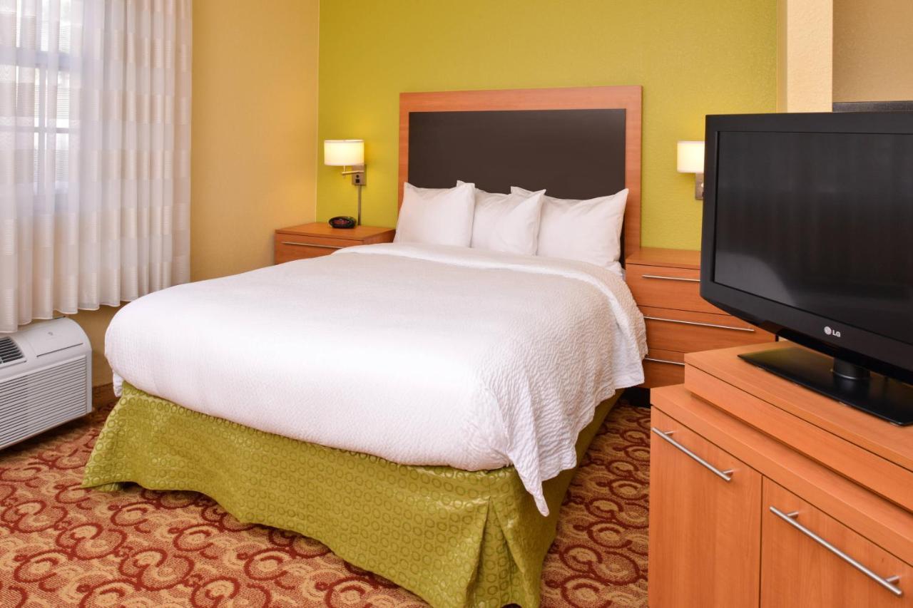 Candlewood Suites Miami Lakes By Ihg Exterior photo