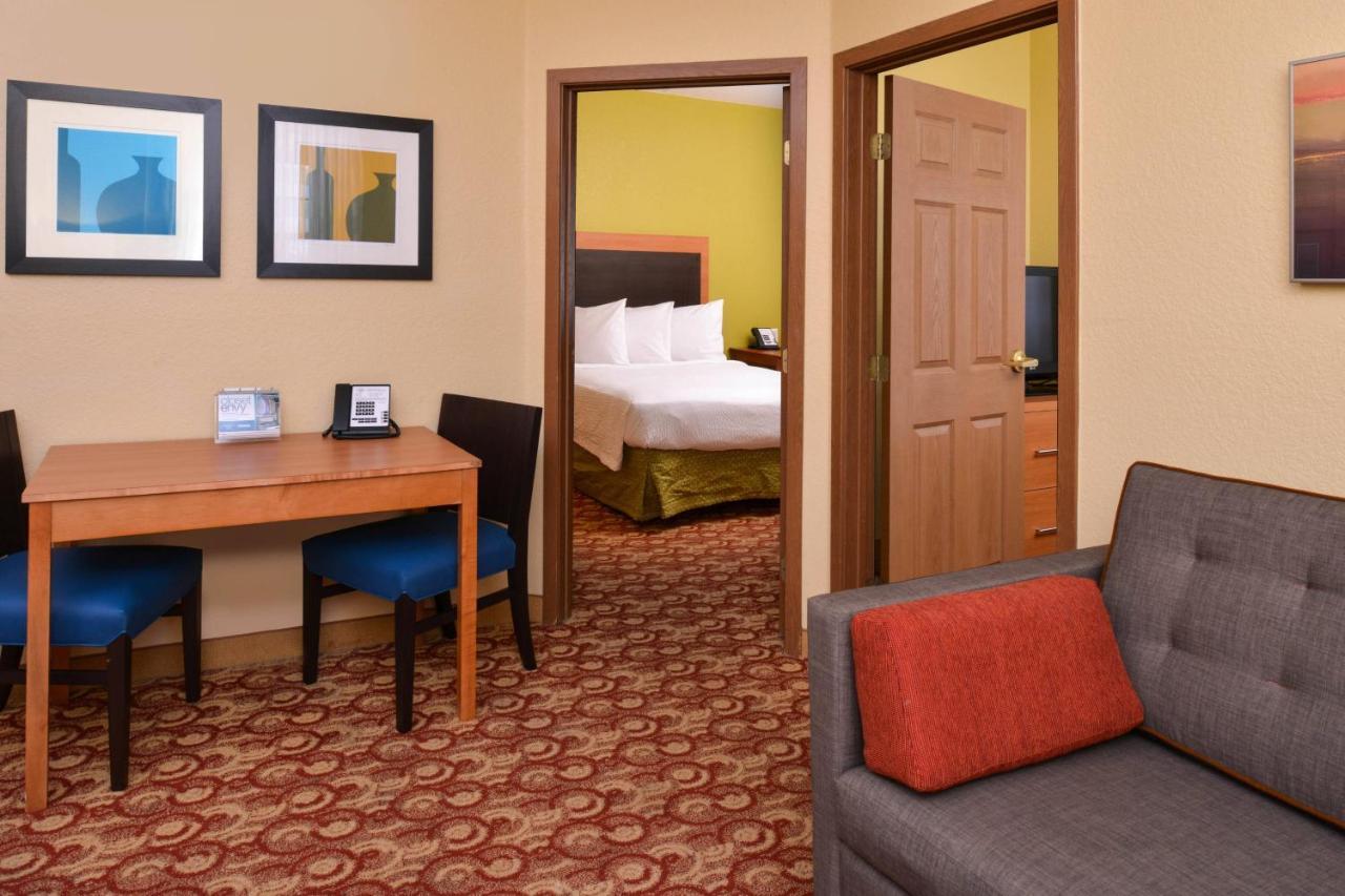 Candlewood Suites Miami Lakes By Ihg Exterior photo