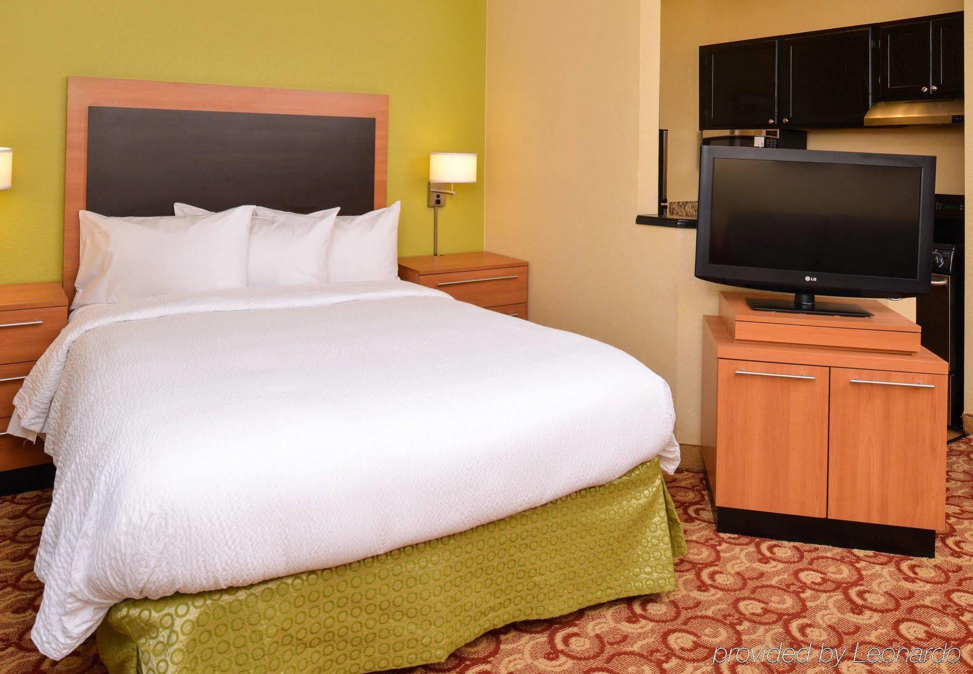Candlewood Suites Miami Lakes By Ihg Exterior photo
